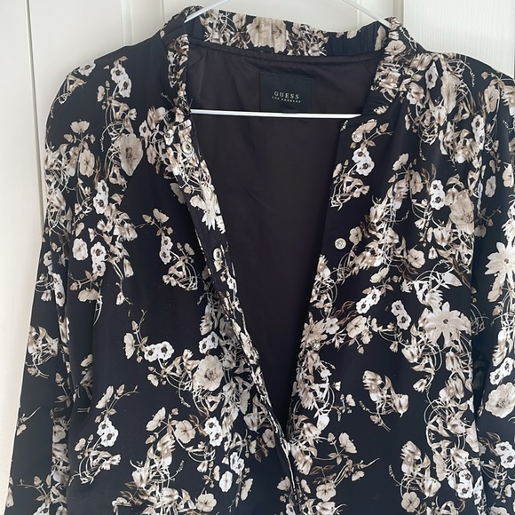 Guess jacket size extra small, EUC - Picture 4 of 6